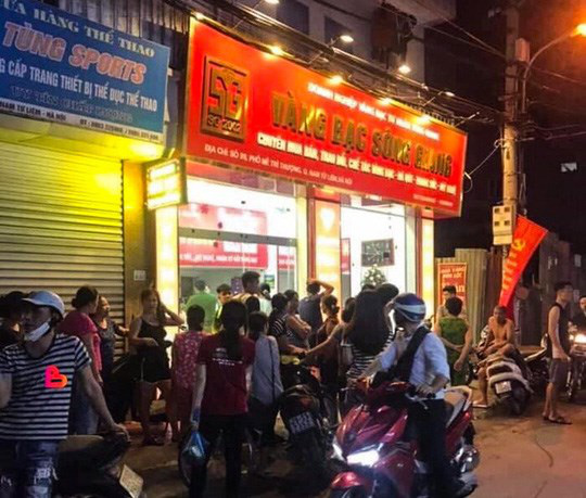 Hà Nội: Đã bắt được nghi phạm cướp tiệm vàng ở phố Mễ Trì Thượng  - Ảnh 2.