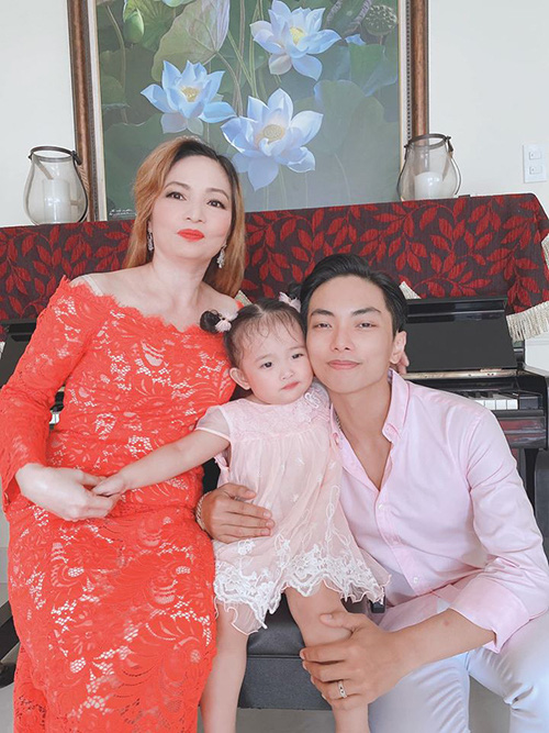 Mẹ chồng Hà Tăng và những mẹ chồng trẻ trung của sao Việt - Ảnh 4.