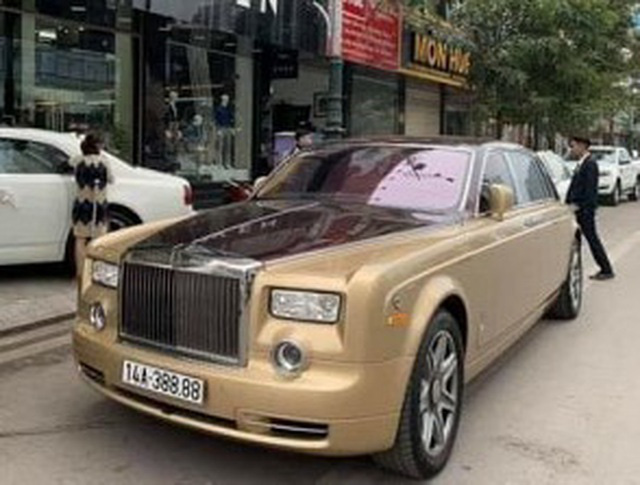  Siêu xe Rolls-Royce Phantom biển tứ quý bốc cháy ngùn ngụt trong đêm  - Ảnh 3.