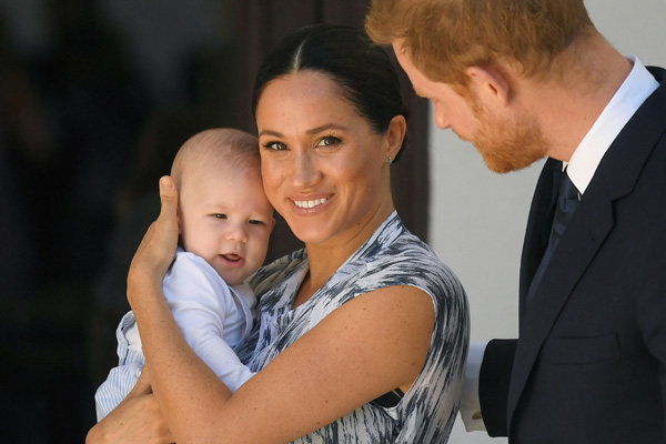 Dấu hiệu tâm lý bất thường của con trai Meghan Markle khiến dư luận tức giận so sánh cựu Công nương với mẹ chồng Diana - Ảnh 1.