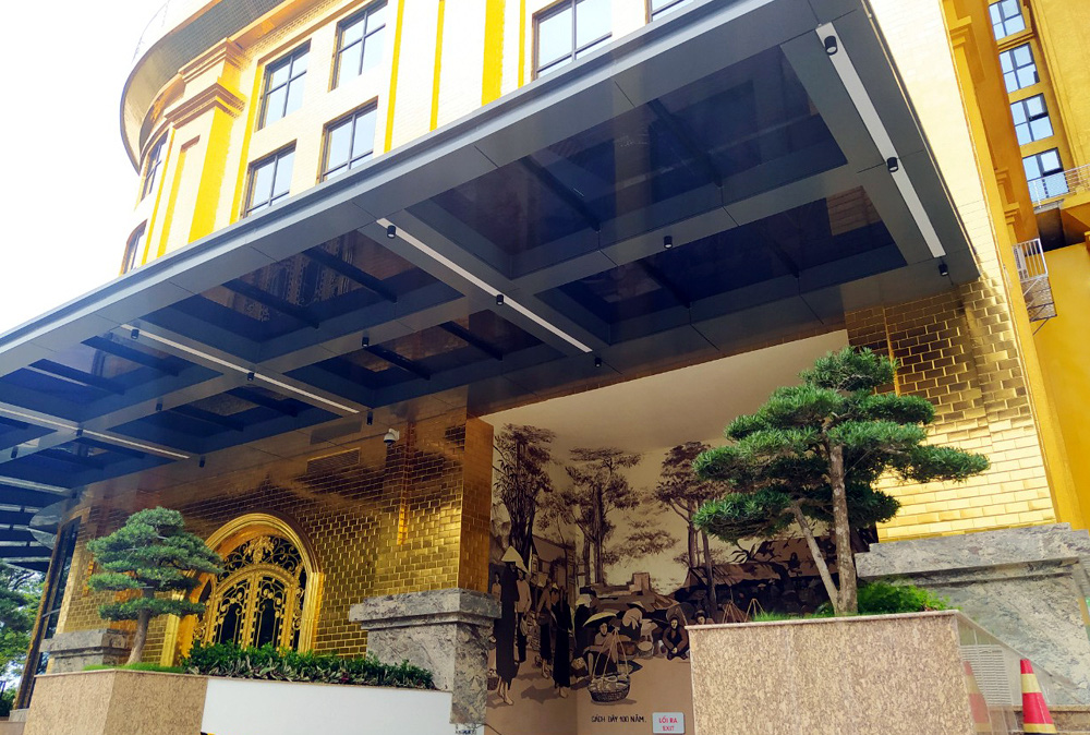 Hà Nội: Tòa nhà dát vàng 24k đẹp lung linh nhưng người dân không dám...ngắm - Ảnh 8. Hà Nội: Tòa nhà dát vàng 24k đẹp lung linh nhưng người dân không dám...ngắm - Ảnh 8.