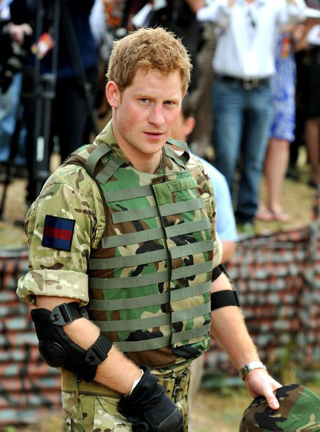 Hoàng tử William, cựu hoàng quý phi Thái Lan đều từng phục vụ quân đội - Ảnh 5.