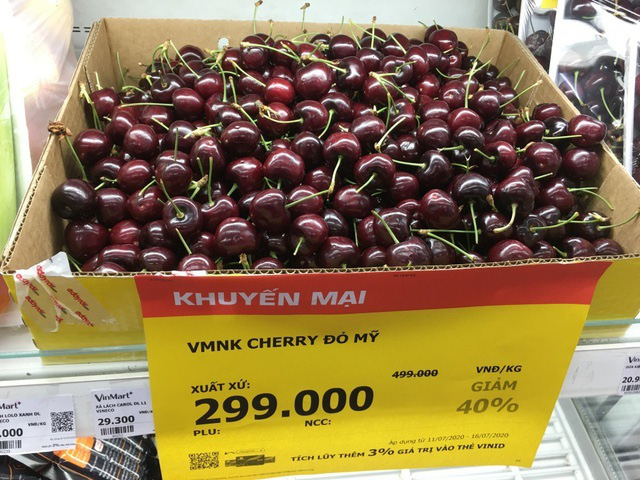 Cherry nhập khẩu rẻ chưa từng thấy, chỉ 299.000 đồng/kg bán đầy siêu thị - Ảnh 1.