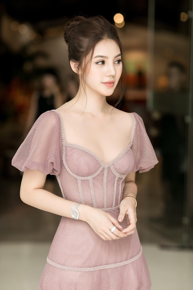 Bộ sưu tập đồ hiệu khủng của hoa hậu richkid Jolie Nguyễn, món đắt nhất là 300 triệu đồng khiến fan mắt tròn mắt dẹt - Ảnh 7.