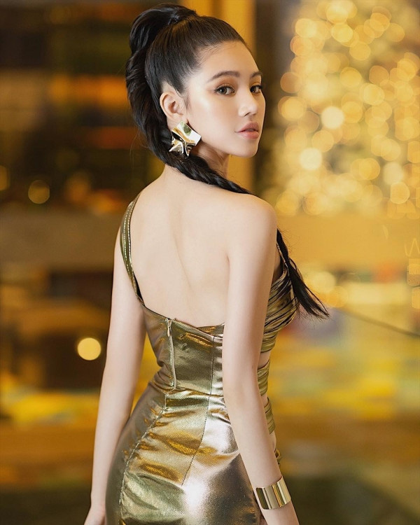 Bộ sưu tập đồ hiệu khủng của hoa hậu richkid Jolie Nguyễn, món đắt nhất là 300 triệu đồng khiến fan mắt tròn mắt dẹt - Ảnh 5.