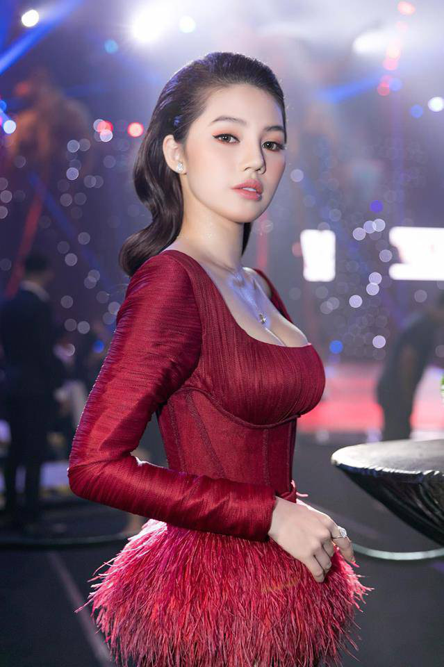 Bộ sưu tập đồ hiệu khủng của hoa hậu richkid Jolie Nguyễn, món đắt nhất là 300 triệu đồng khiến fan mắt tròn mắt dẹt - Ảnh 2.