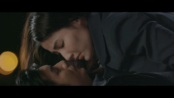 Tình yêu và tham vọng tập 34: Linh chính thức tỏ tình Minh bằng nụ hôn ngọt ngào khiến fan đứng ngồi không yên - Ảnh 1.