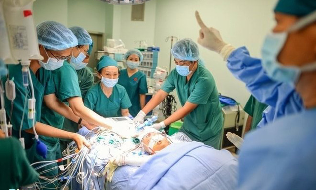 Bệnh viện khống chế tối đa cá nhân không phận sự đến với hai bé Song Nhi vừa qua ca đại phẫu tách rời  - Ảnh 1.