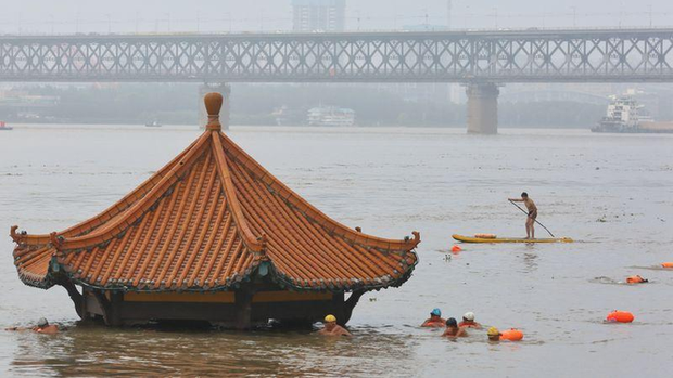 Lũ Trung Quốc: Mực nước 33 con sông chạm mốc kỉ lục, 141 người chết và mất tích - Ảnh 2.