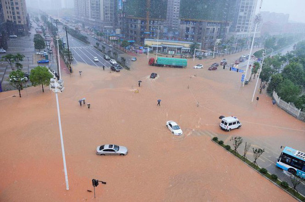 Lũ Trung Quốc: Mực nước 33 con sông chạm mốc kỉ lục, 141 người chết và mất tích - Ảnh 7.