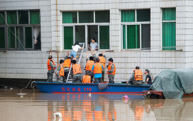 Lũ Trung Quốc: Mực nước 33 con sông chạm mốc kỉ lục, 141 người chết và mất tích - Ảnh 8.