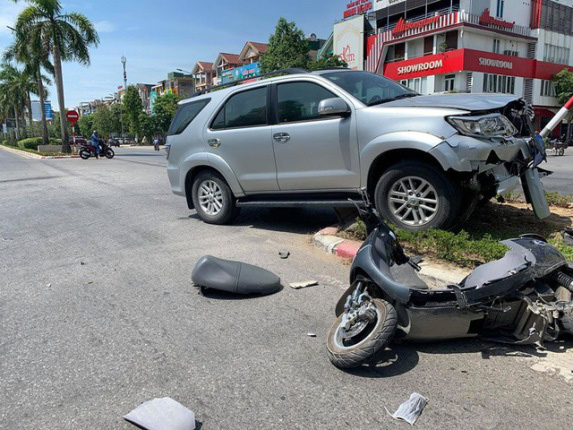  Xe của UBKT Tỉnh ủy Nghệ An gây tai nạn: UBKT tỉnh ủy nói rõ về sự việc - Ảnh 1.