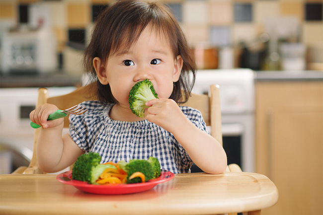 Để con nhỏ tránh xa bệnh vặt trong mùa hè, bố mẹ hãy nâng cao sức đề kháng cho con bằng nguyên tắc 4 ít - 2 nhiều - Ảnh 4. Để con nhỏ tránh xa bệnh vặt trong mùa hè, bố mẹ hãy nâng cao sức đề kháng cho con bằng nguyên tắc 4 ít - 2 nhiều - Ảnh 4.