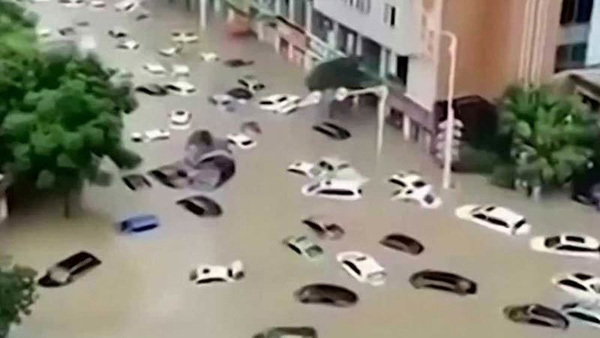 Con số lột tả sức tàn phá khủng khiếp của trận mưa lũ hiếm gặp tại Trung Quốc - Ảnh 5.