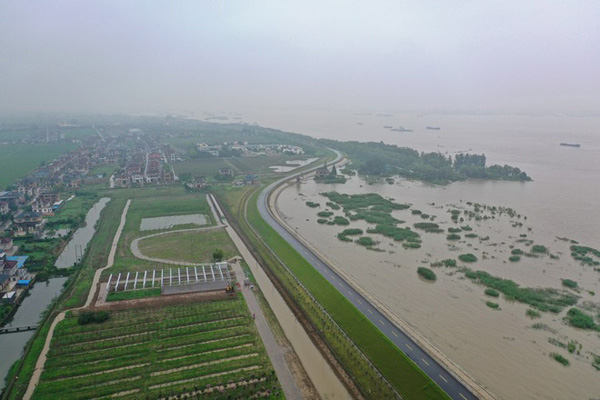 Lũ lụt tồi tệ ở Trung Quốc: Một con đập bị vỡ, nguy cơ thảm họa khủng khiếp đe dọa giết chết hàng chục ngàn người - Ảnh 7.