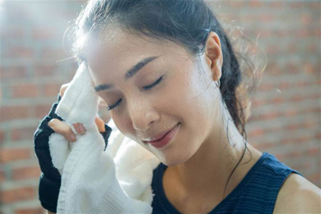 Nếu bạn bị đổ mồ hôi ở những khu vực này thì cơ thể đang gặp vấn đề, một trong số đó là dấu hiệu của đột quỵ - Ảnh 3. Nếu bạn bị đổ mồ hôi ở những khu vực này thì cơ thể đang gặp vấn đề, một trong số đó là dấu hiệu của đột quỵ - Ảnh 3.