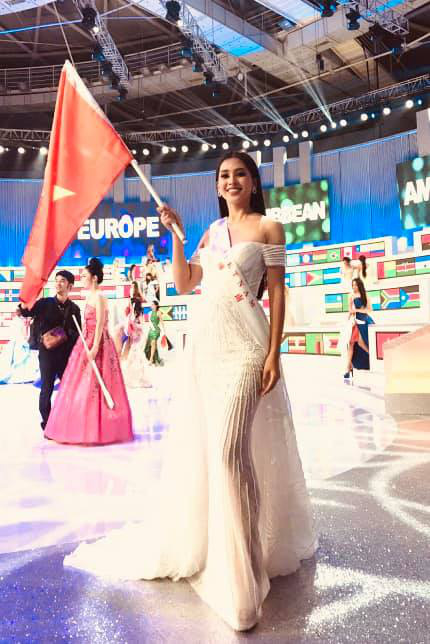 “Bà trùm” hoa hậu nói gì khi Miss World 2020 bị hoãn? - Ảnh 3.