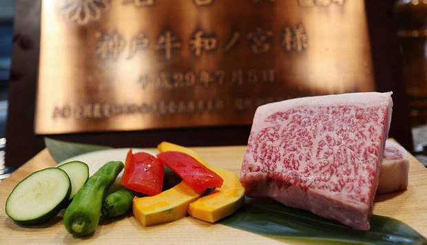 Trang trại cho b&ograve; uống bia - Ảnh 7.