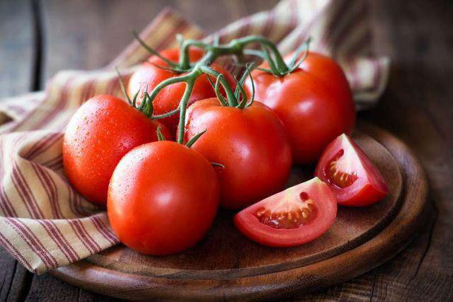 Chuyên gia khuyên ăn cà chua cùng 4 món này để ngăn chặn ung thư - Ảnh 2.