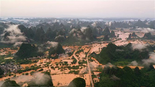 Hình ảnh tang thương của trận mưa lũ lớn tại Trung Quốc khiến 121 người chết, thiệt hại hàng trăm nghìn tỷ đồng - Ảnh 6.