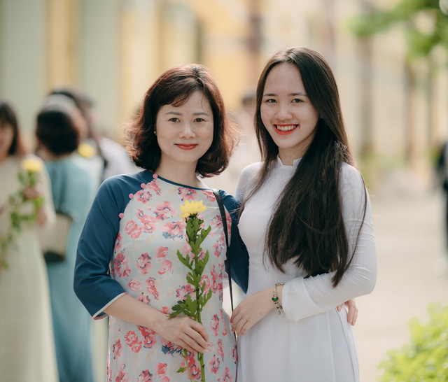  Vẻ đẹp tinh khôi của nữ sinh trường Chu Văn An trong ngày bế giảng  - Ảnh 10.
