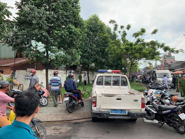 TP.HCM: Người đàn ông có biểu hiện bất thường, tự dùng dao đâm vào bụng dẫn tới trọng thương - Ảnh 3.