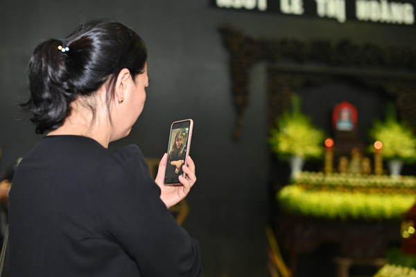Xót xa lễ tang của NSƯT Hoàng Yến: Con gái, cháu ngoại nhìn hình ảnh cuối cùng qua Facetime - Ảnh 3.