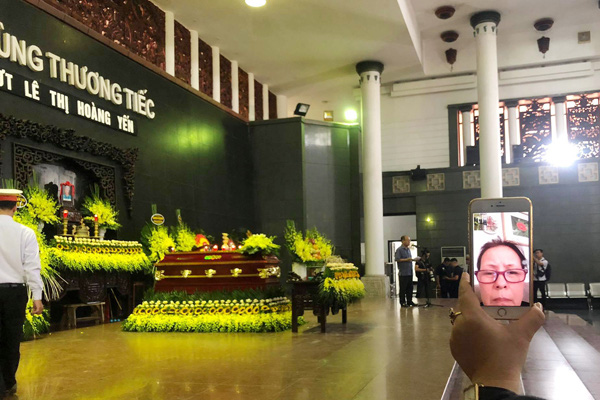 Xót xa lễ tang của NSƯT Hoàng Yến: Con gái, cháu ngoại nhìn hình ảnh cuối cùng qua Facetime - Ảnh 1.