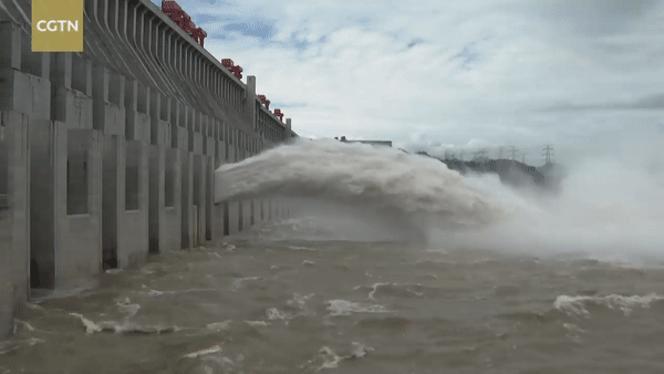Tin lũ lụt mới nhất ở Trung Quốc: Đập Tam Hiệp thất bại trong kiểm soát lũ, cố đô ngập trong biển nước - Ảnh 4.