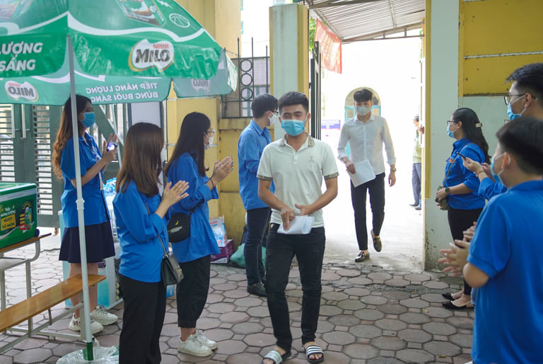 Chấm thi tốt nghiệp THPT giao cho địa phương có đảm bảo khách quan? - Ảnh 1. Chấm thi tốt nghiệp THPT giao cho địa phương có đảm bảo khách quan? - Ảnh 1.
