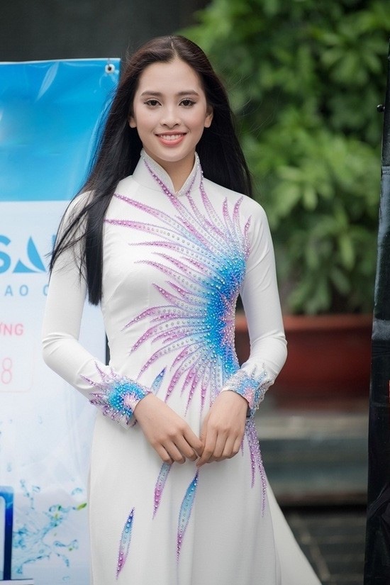Hoa hậu Việt Nam 2018 Tiểu Vy trưởng thành thế nào sau 2 năm đăng quang? - Ảnh 1.
