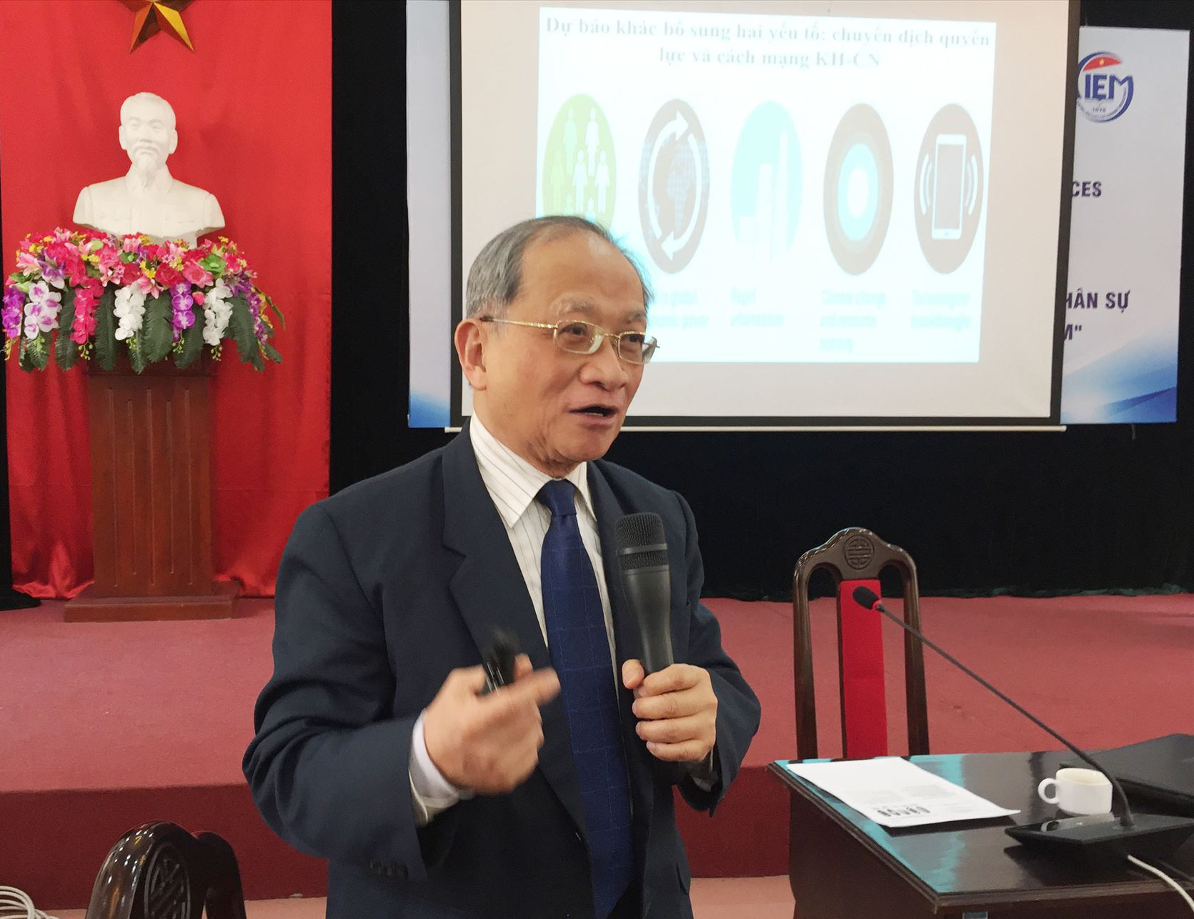 Chuyên gia đề nghị xem xét việc đổi căn cước công dân có gắn chip điện tử - Ảnh 5. Chuyên gia đề nghị xem xét việc đổi căn cước công dân có gắn chip điện tử - Ảnh 5.