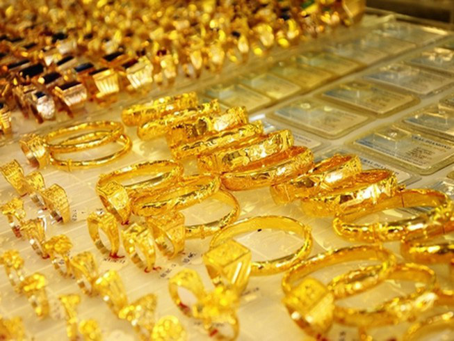 Giá vàng hôm nay 16/8: Đột ngột lao dốc, người mua không kịp trở tay - Ảnh 1. Giá vàng hôm nay 16/8: Đột ngột lao dốc, người mua không kịp trở tay - Ảnh 1.