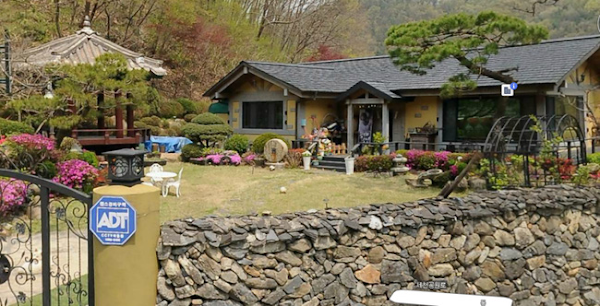 Phản ứng của gia đình Song Hye Kyo và Song Joong Ki: Nhà chồng liên tục ngứa mắt con dâu cũ, từ anh trai tới bố chồng đều có hành động ám chỉ khó hiểu? - Ảnh 5.