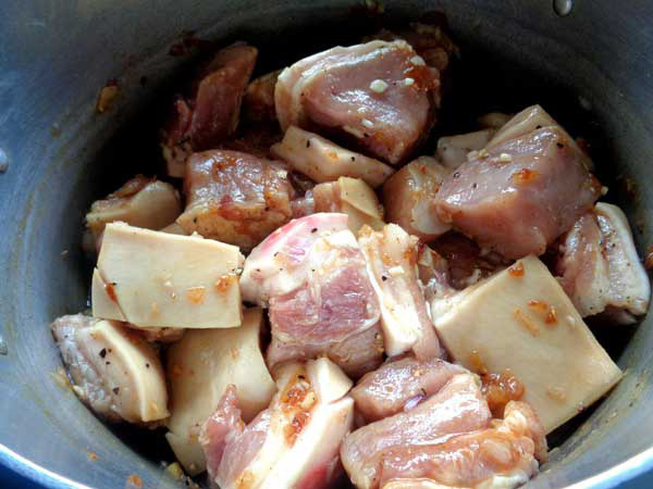Cách mới nấu thịt kho tàu: Thành phẩm mềm, thơm, trong màu hổ phách, ăn 1 miếng như tan trong miệng - Ảnh 4.