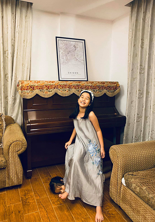 Con gái Lưu Hương Giang 9 tuổi đã mặc vừa đồ mẹ - Ảnh 5.