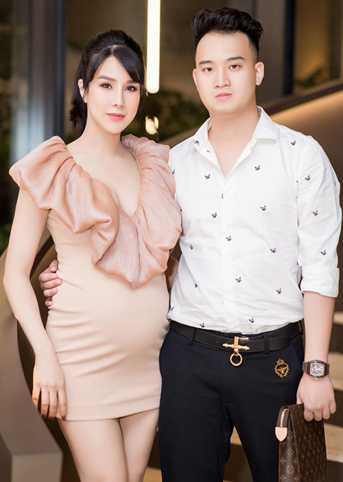 Cuộc sống sung túc của những người đẹp showbiz Việt lấy chồng kém tuổi - Ảnh 9.