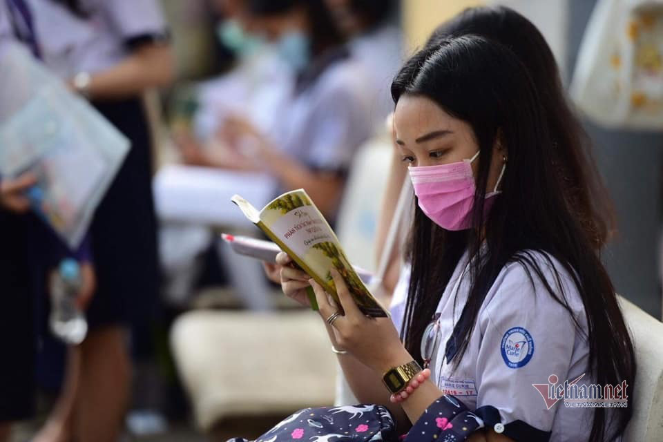 Đã có thí sinh đạt 9,75 điểm Ngữ văn thi tốt nghiệp THPT - Ảnh 2. Đã có thí sinh đạt 9,75 điểm Ngữ văn thi tốt nghiệp THPT - Ảnh 2.