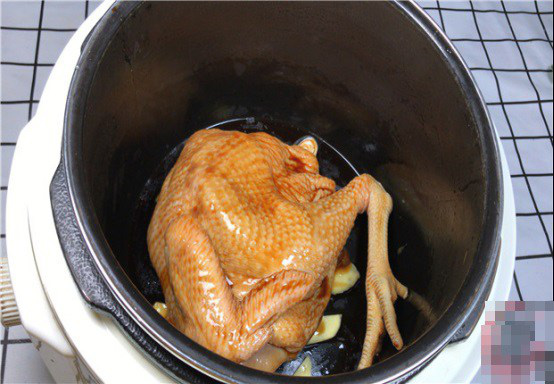 Cho nửa con gà vào nồi cơm điện theo cách này, 30 phút sau có món ngon nuốt lưỡi - Ảnh 3.