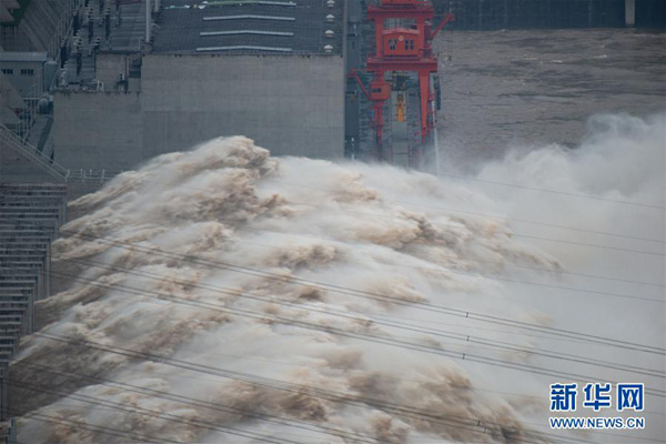 Hình ảnh con đập lớn nhất thế giới phải đối mặt với đỉnh lũ lớn tồi tệ ở Trung Quốc - Ảnh 7.