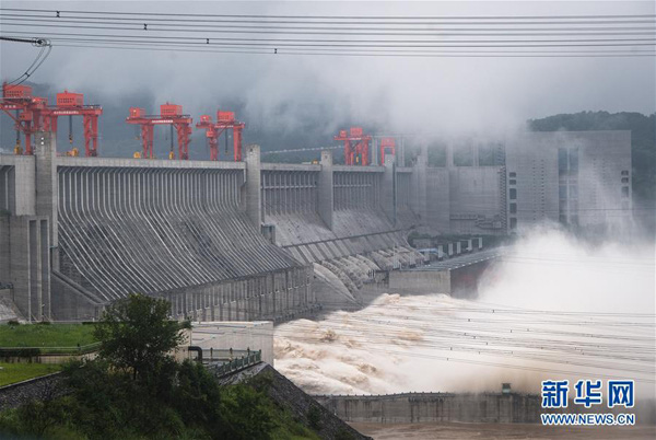 Hình ảnh con đập lớn nhất thế giới phải đối mặt với đỉnh lũ lớn tồi tệ ở Trung Quốc - Ảnh 10.