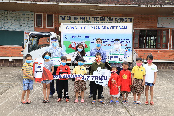 Quỹ sữa vươn cao Việt Nam: vượt trở ngại COVID để mang 1,7 triệu ly sữa đến trẻ em khó khăn - Ảnh 1.