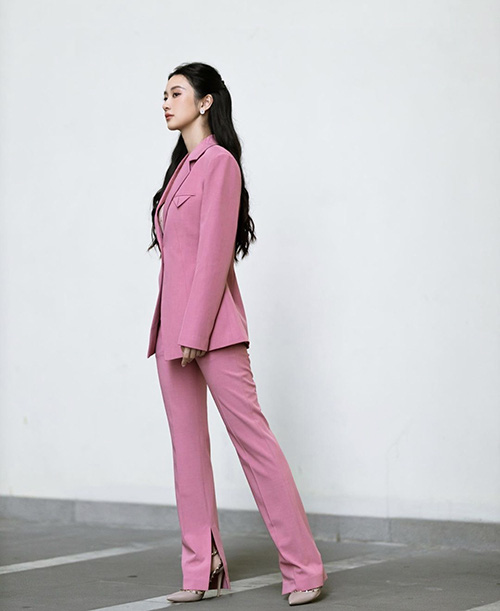 Phối blazer mùa thu như sao Việt - Ảnh 4.