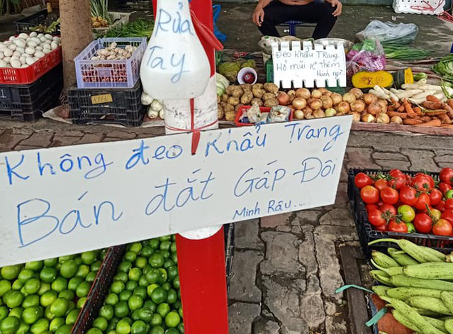 Người đàn ông bán rau lạ lùng và khùng nhất Việt Nam - Ảnh 1.