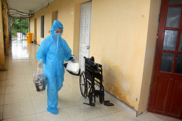 Chuyện chưa kể ở nơi mổ cho sản phụ nghi mắc COVID-19 tại Hải Dương - Ảnh 9. Chuyện chưa kể ở nơi mổ cho sản phụ nghi mắc COVID-19 tại Hải Dương - Ảnh 9.