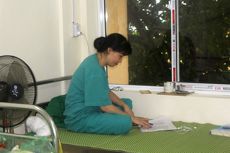 Chuyện chưa kể ở nơi mổ cho sản phụ nghi mắc COVID-19 tại Hải Dương - Ảnh 13. Chuyện chưa kể ở nơi mổ cho sản phụ nghi mắc COVID-19 tại Hải Dương - Ảnh 13.