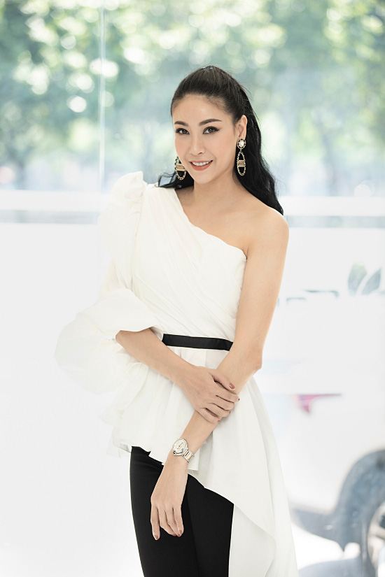 Hoa hậu Kỳ Duyên đọ dáng đẹp bên siêu mẫu Hà Anh - Ảnh 6.