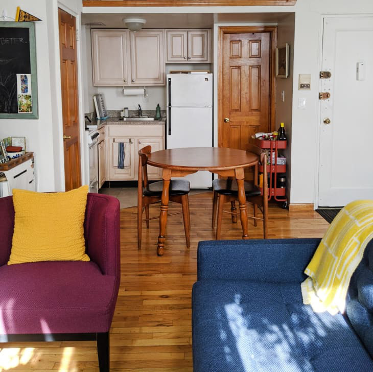 Căn hộ 25m² đẹp nổi bật với bức tường gạch trần hòa mình cùng thiên nhiên - Ảnh 4. Căn hộ 25m² đẹp nổi bật với bức tường gạch trần hòa mình cùng thiên nhiên - Ảnh 4.