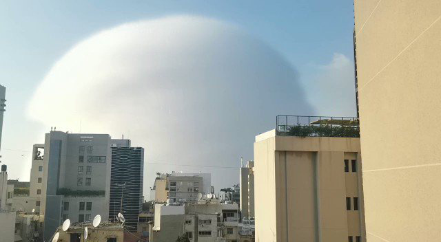 Giải mã đám mây hình nấm khổng lồ trong vụ nổ ở Beirut - Ảnh 2.