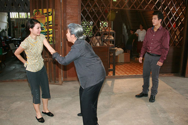 Mẹ vợ lên chăm lo cả tháng chẳng biếu mẹ bà xu nào vậy mà ngày bà về, chồng tôi còn nói một câu đủ khiến mẹ tôi cạch mặt cả đời - Ảnh 1. Mẹ vợ lên chăm lo cả tháng chẳng biếu mẹ bà xu nào vậy mà ngày bà về, chồng tôi còn nói một câu đủ khiến mẹ tôi cạch mặt cả đời - Ảnh 1.
